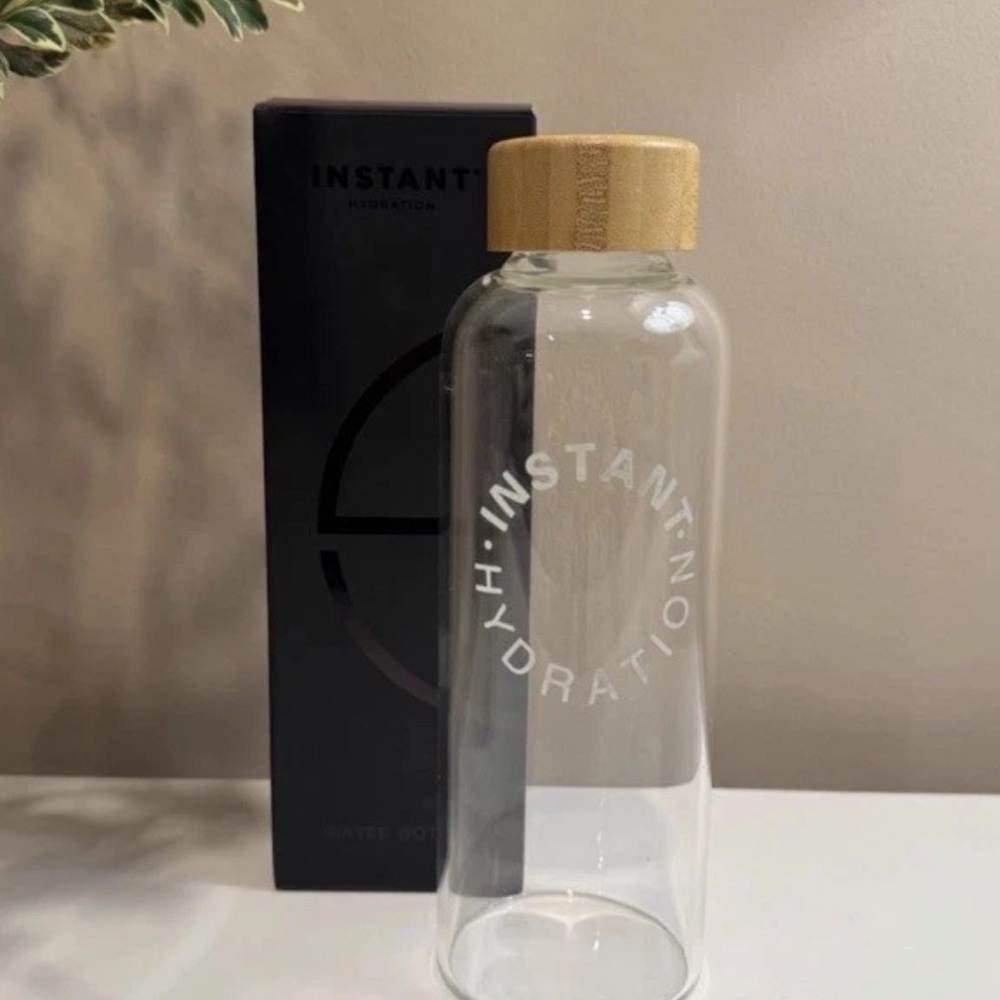 🚨🚨 Brand New Instant Hydration Glass Water Bottle with Bamboo Lid
